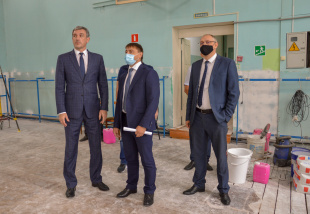 Кузница чемпионов: губернатор области Василий Орлов оценил ход ремонтных работ в зале самбо школы олимпийского резерва