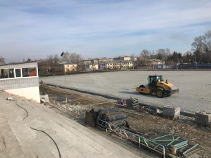 На стадионе «Факел» в Завитинске вновь закипела работа