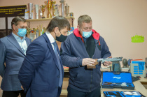 По поручению главы региона Василия Орлова современное пневматическое оружие получила областная федерация пулевой стрельбы