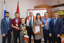 В региональном министерстве спорта наградили «готовые к труду и обороне» семьи