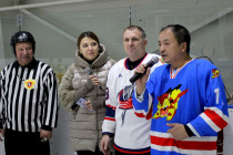 Китайская команда "Лун Мао" провела серию матчей с российскими хоккеистами