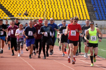  Легкоатлеты и любители бега отметили Первомай первенством города по бегу на длинные дистанции 
