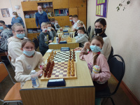 Школьники Приамурья сразились в командном турнире по шахматам