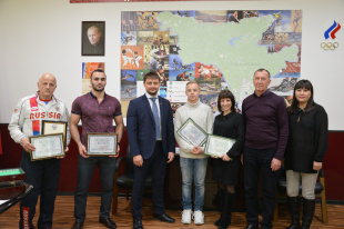 Двое амурских чемпионов получили денежные премии