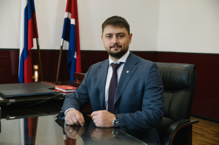 Министр по физической культуре и спорту области Дмитрий Кутека поздравил амурчан с наступающим новым годом